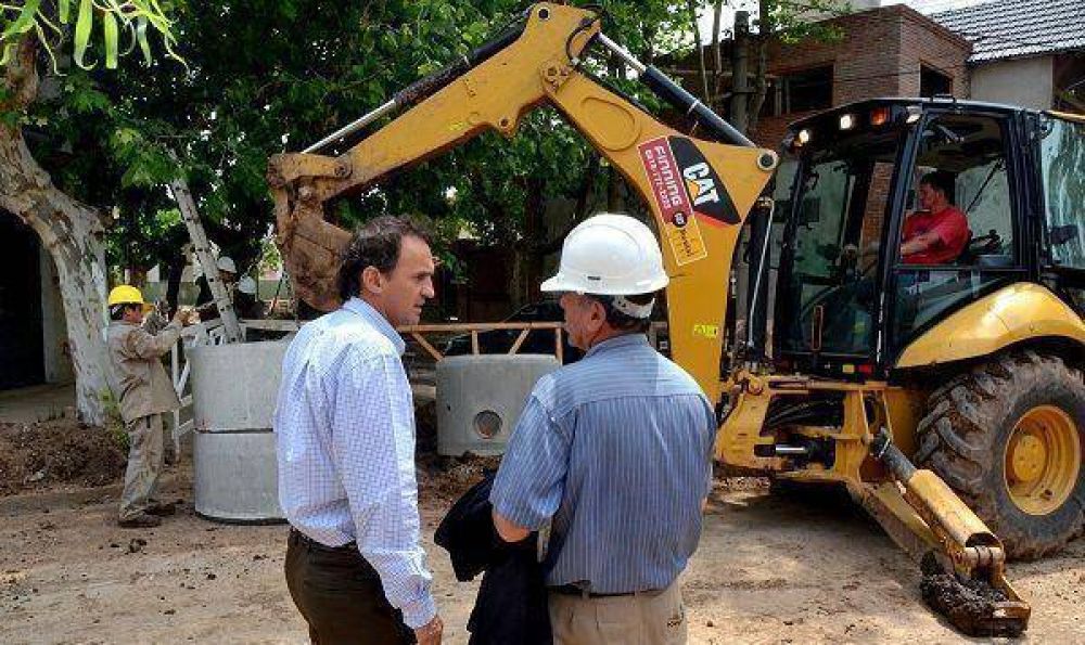 Gabriel Katopodis recorri� obras de cloacas en desarrollo para Chilavert