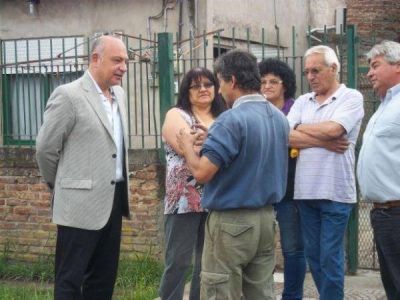 El arquitecto Bolettieri recorri� barrio en Jos� M�rmol
