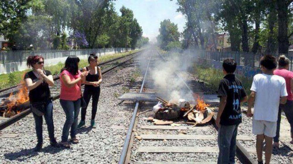 Villa Dom�nico: el tren Roca estuvo interrumpido cuatro horas