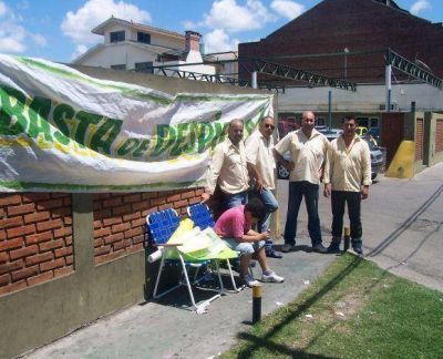 Choferes despedidos de la L�nea 148 reclaman la reincorporaci�n