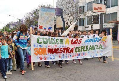 Con amplia convocatoria se desarroll� la Marcha por los Derechos del Ni�o