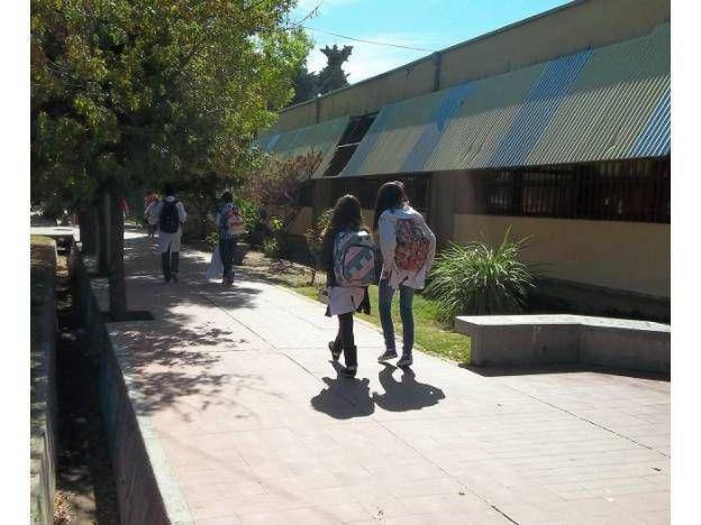 Rateada masiva de alumnos de una escuela de General Alvear en d�a de ex�menes trimestrales