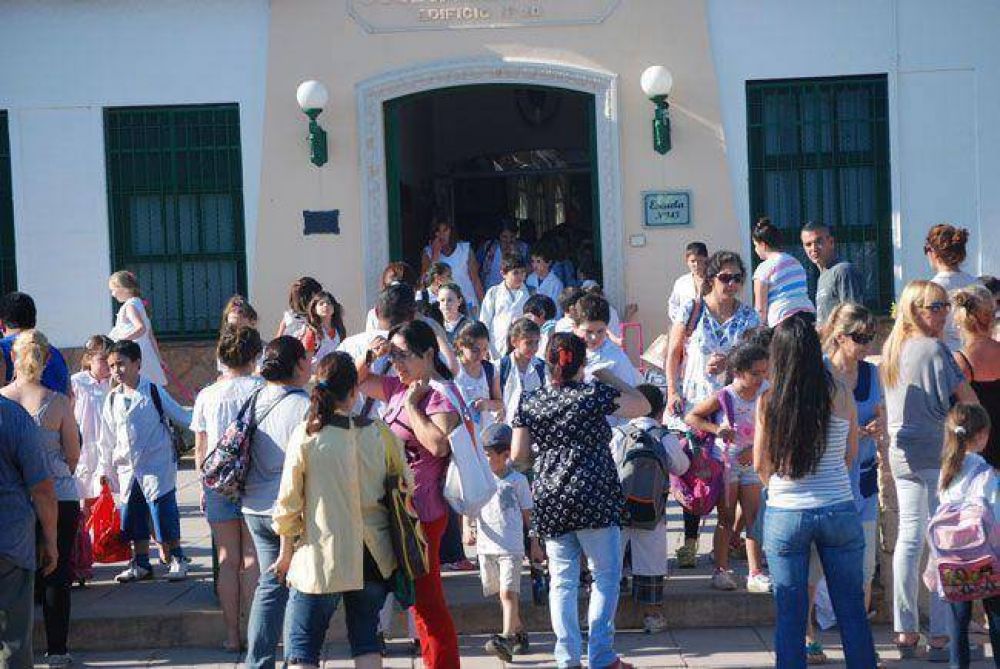 Escuela N� 143: se desprendi� un ventilador y lastim� a una alumna en el rostro