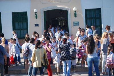 Escuela N� 143: se desprendi� un ventilador y lastim� a una alumna en el rostro