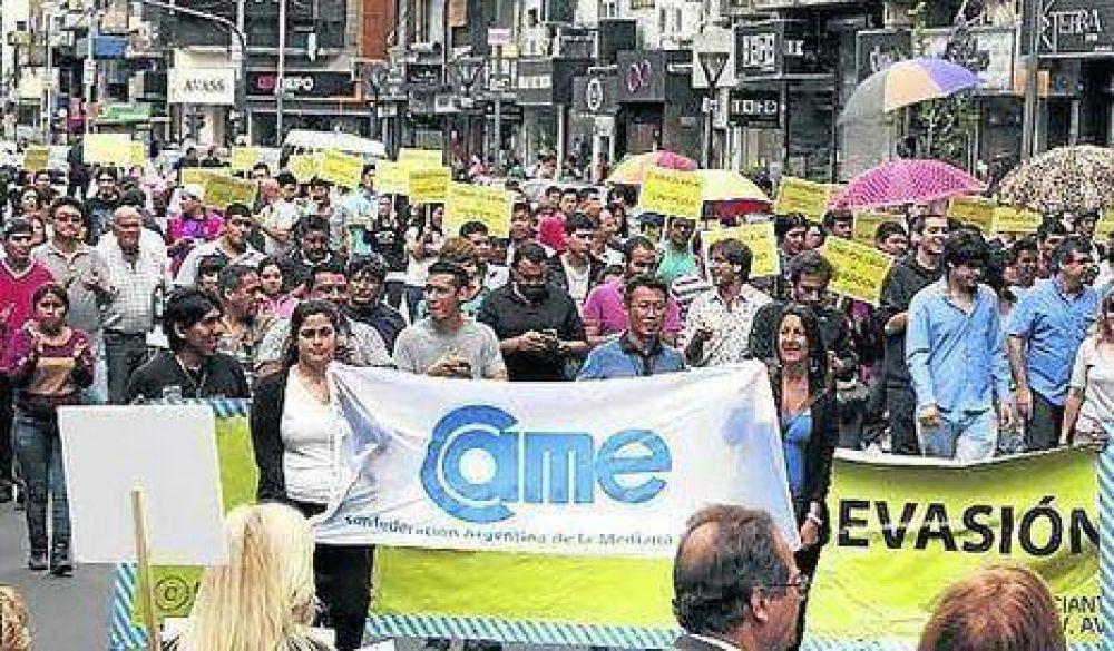 Nueva protesta contra manteros de Flores