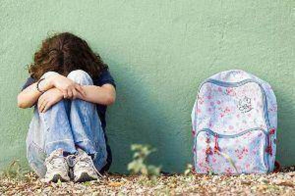 Agobiada por las burlas, una alumna quiso suicidarse en su propia aula