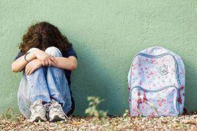 Agobiada por las burlas, una alumna quiso suicidarse en su propia aula