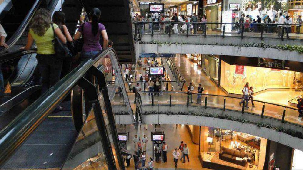 Maduro instalar� puestos "c�vico-militares" en centros comerciales a partir de este s�bado