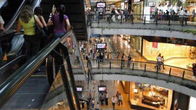 Maduro instalar� puestos "c�vico-militares" en centros comerciales a partir de este s�bado