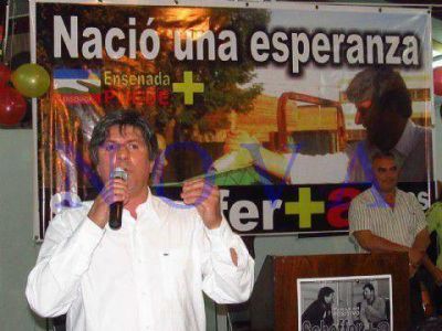 Walter Scheffer homenaje� a militantes del Frente Renovador y fiscales en Ensenada