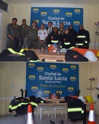 Entregan equipamiento a bomberos municipales de Santa Luc�a