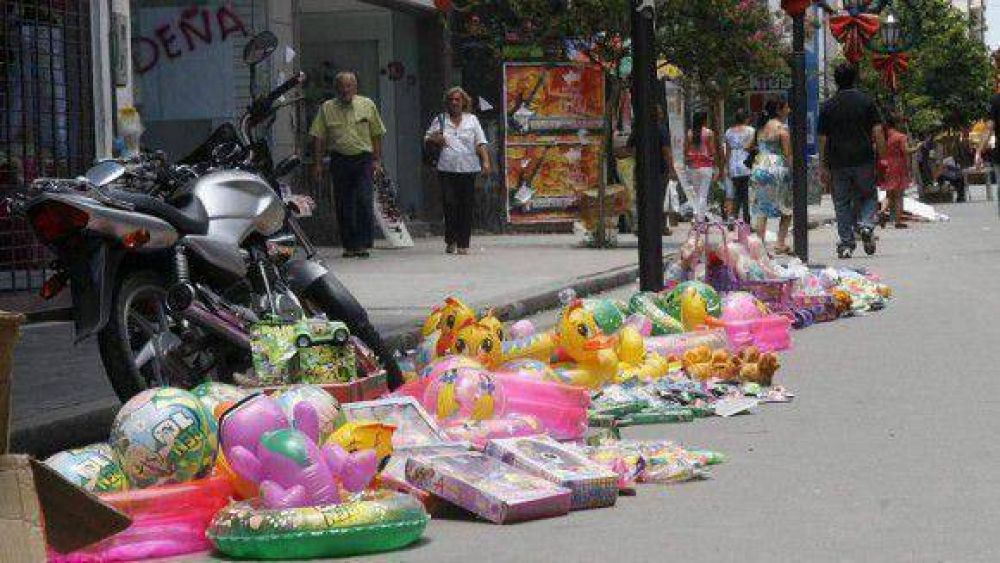 Comerciantes indignados por la continuidad de ambulantes en el centro