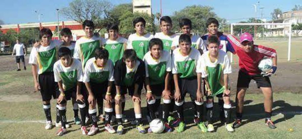 En f�tbol, Catamarca derrot� a La Rioja 3 a 1