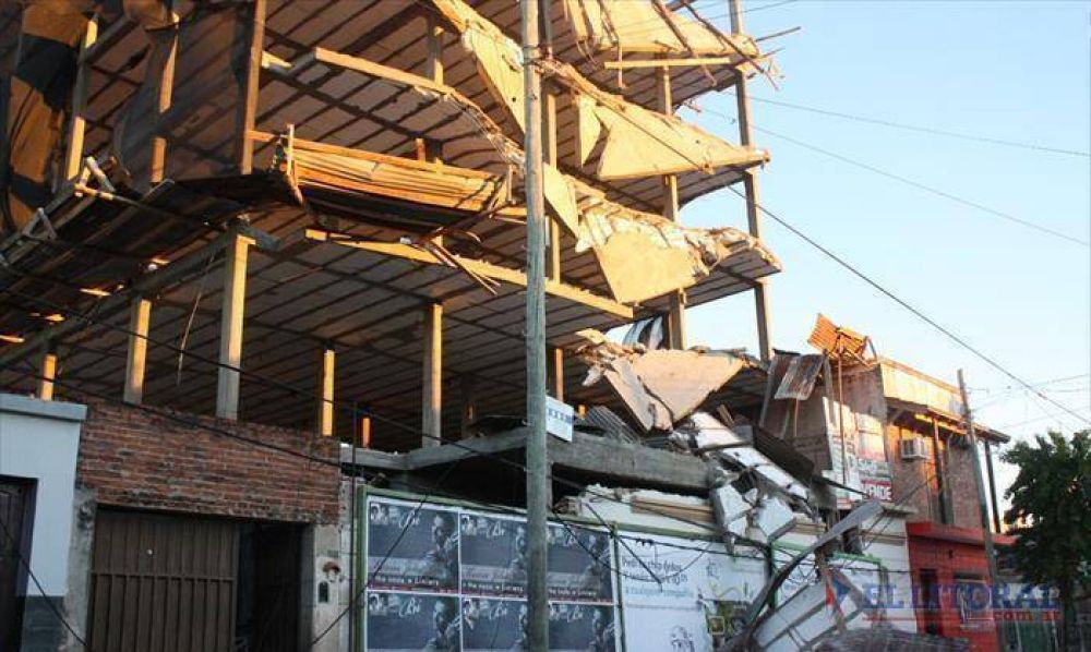 Se derrumb� parte de un edificio en construcci�n al colapsar una viga frontal