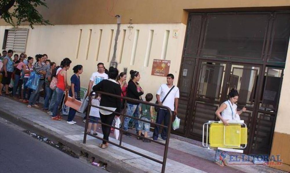 Quejas y larga espera de tutores por un lugar en el Jard�n de Infantes �Manuelita�
