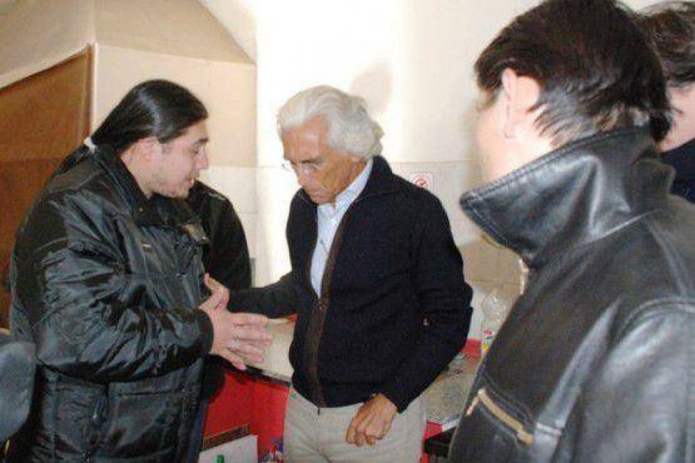 Vieira se reuni� con ex empleados y quiere recuperar la empresa
