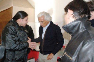 Vieira se reuni� con ex empleados y quiere recuperar la empresa