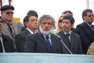 C�rdoba prometi� m�s agua, limpieza y garantiz� pago de sueldos y aguinaldo