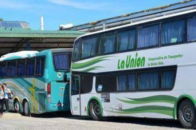 Impiden salir a micros de la terminal de Puerto Deseado