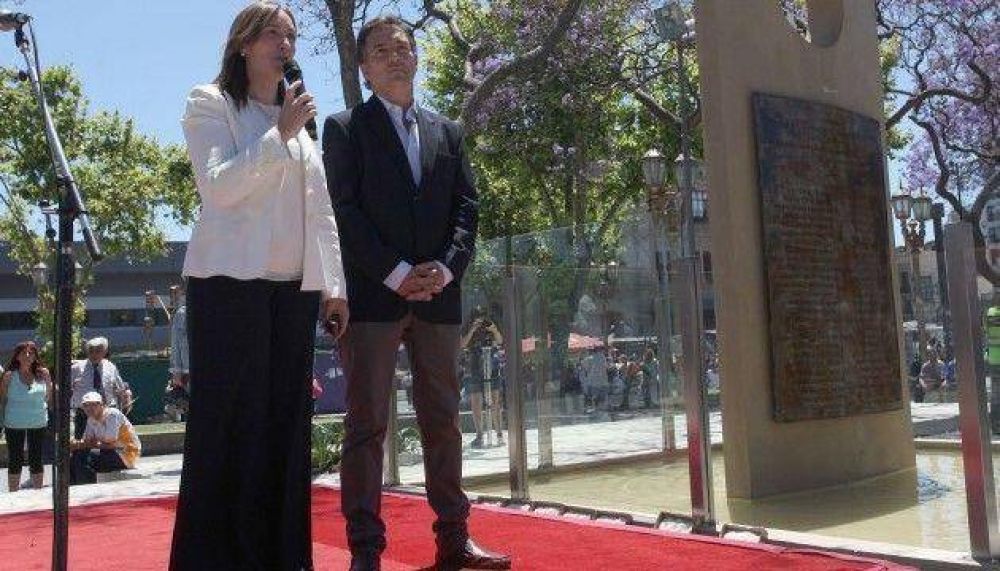 Inauguraron monumento a las v�ctimas de la tragedia de Once