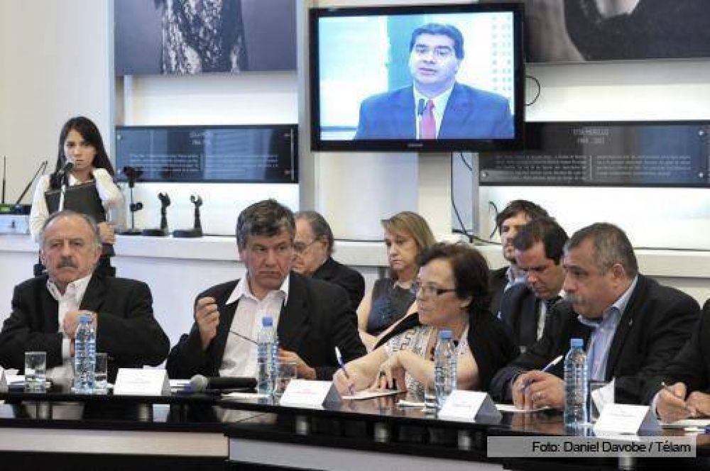 El Gobierno dialog� con empresarios y sindicalistas para mejorar la competitividad y crear 300 mil puestos de trabajo