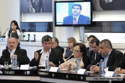 El Gobierno dialog� con empresarios y sindicalistas para mejorar la competitividad y crear 300 mil puestos de trabajo
