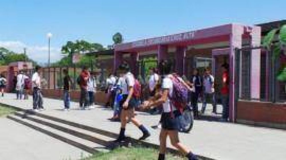 Violenta pelea con arma de fuego inclu�da en una escuela tucumana