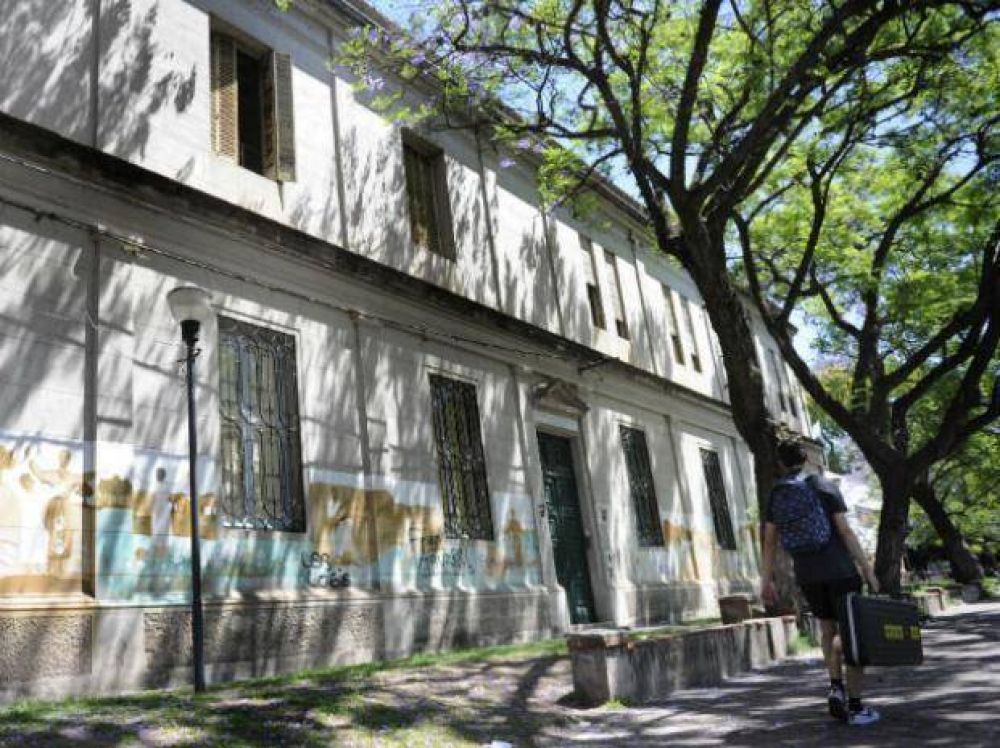 Una pandilla asalt� a un grupo de alumnos que festejaba el fin de curso