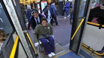 Reclaman adaptaci�n de colectivos para discapacitados
