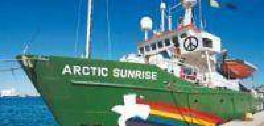 Ordenan dejar salir del pa�s a los activistas y liberar el barco