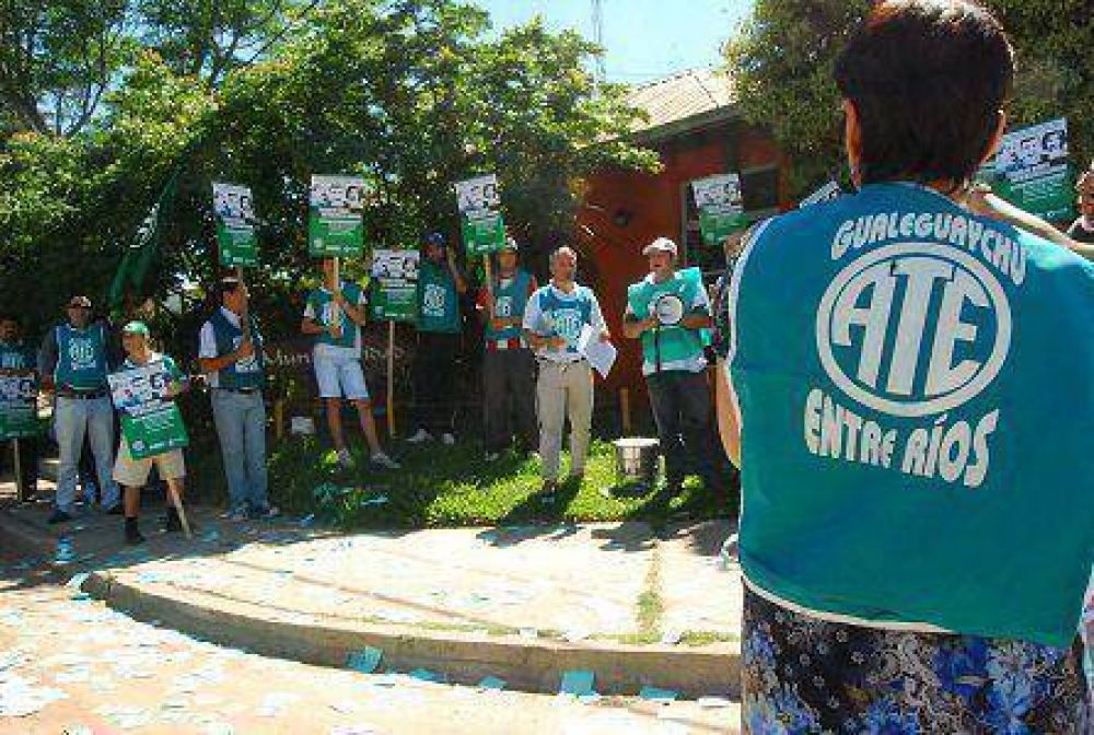 Protesta por supuesto acoso laboral a una empleada municipal