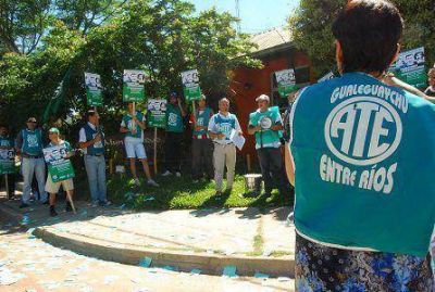 Protesta por supuesto acoso laboral a una empleada municipal