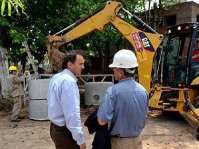 Katopodis supervis� obras de cloacas en Chilavert
