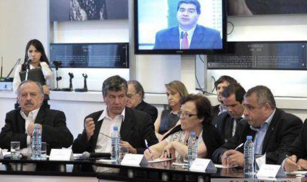 El Gobierno propone una agenda productiva para crear 300 mil empleos