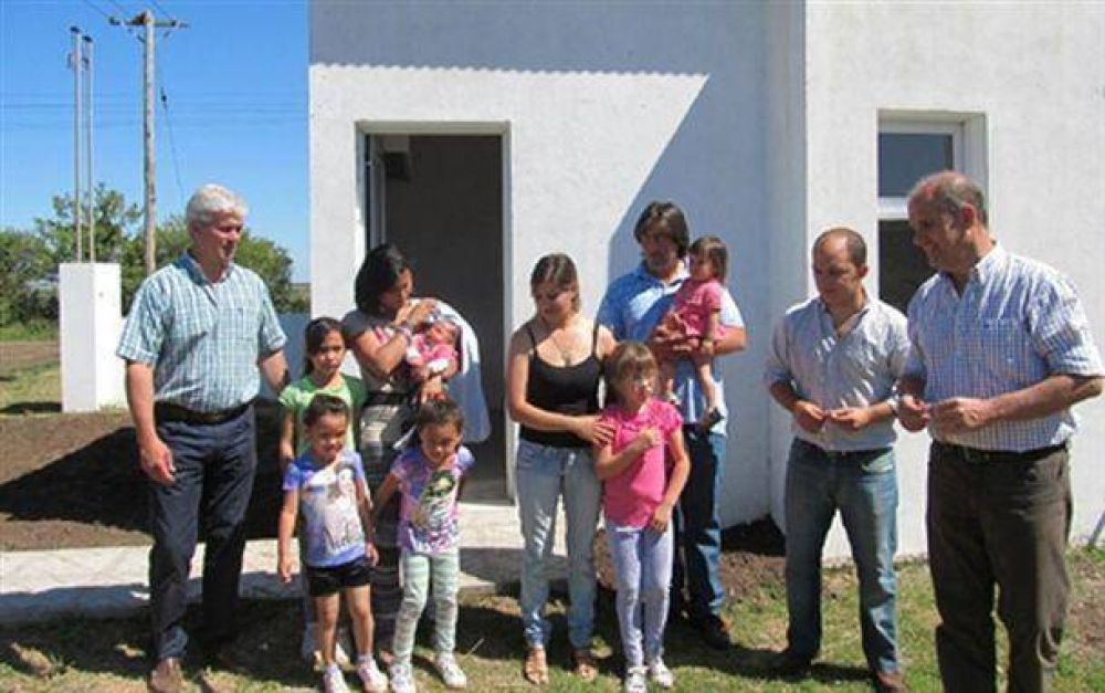 Se entregaron ayer las dos viviendas que restaban del barrio social de Guanaco