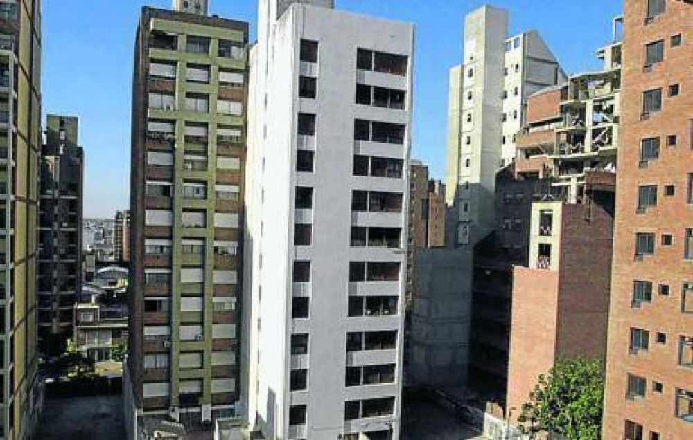 Torres en falta: multas y derribos