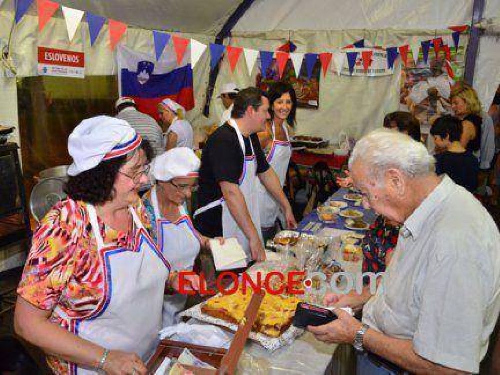 Abri� la Feria de las Colectividades en Paran� 