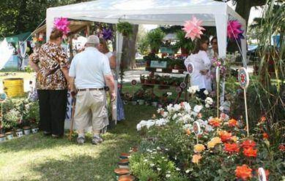 Con gran movimiento de p�blico, atractivos stands y charlas, arranc� la Expo Jard�n en el predio Sans Souci