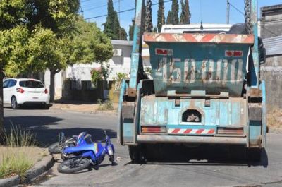 Una nueva tragedia en San Nicol�s: muri� nene de 10 a�os tras un accidente entre ciclomotor y cami�n
