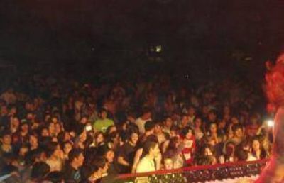 La Mancha De Rolando cerr� la Semana de la Juventud ante m�s de mil personas