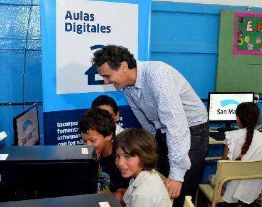 Katopodis sigue inaugurando aulas digitales en escuelas de San Mart�n