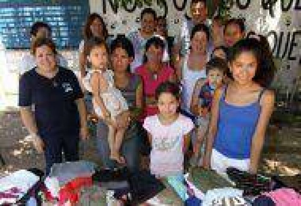 Un padre violento les incendi� la casa y ahora necesitan la solidaridad comunitaria