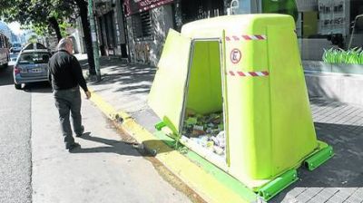 Vandalizaron el 70 % de las nuevas campanas verdes en solo 3 meses