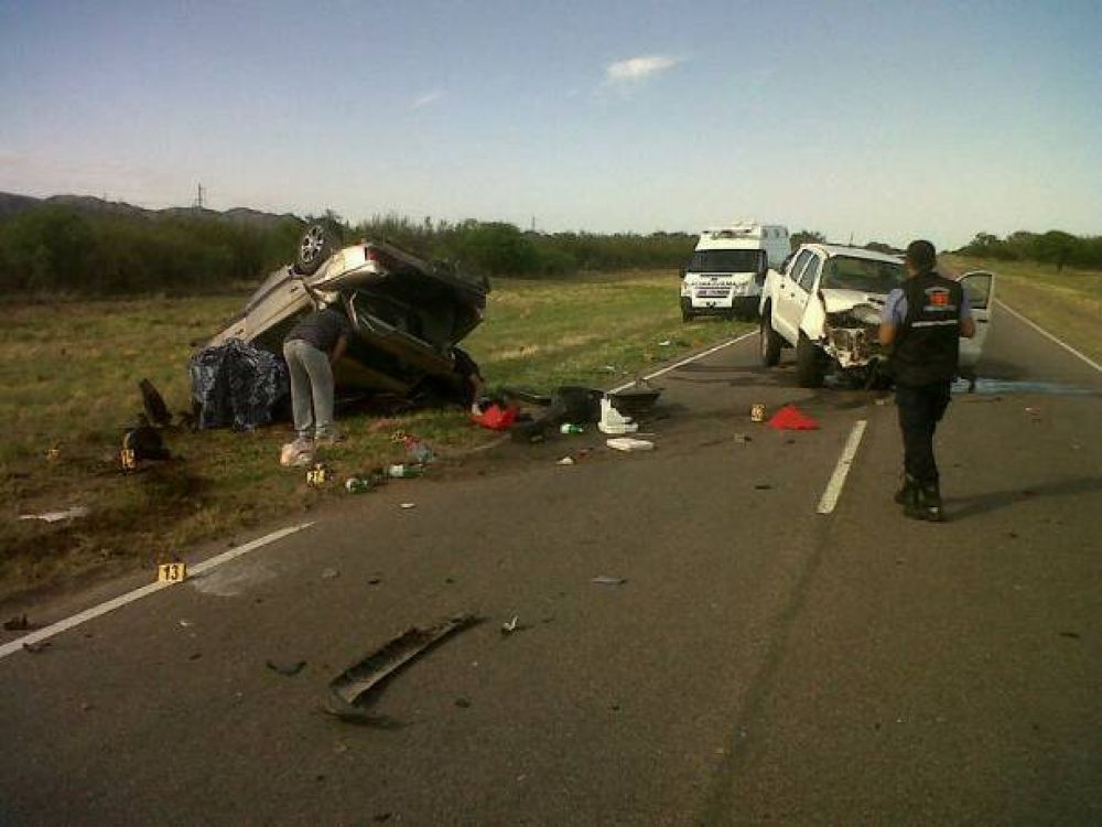 Tres personas murieron tras un choque frontal en la Ruta 146