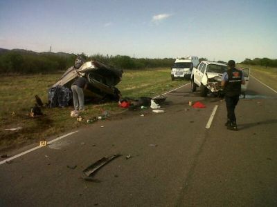 Tres personas murieron tras un choque frontal en la Ruta 146