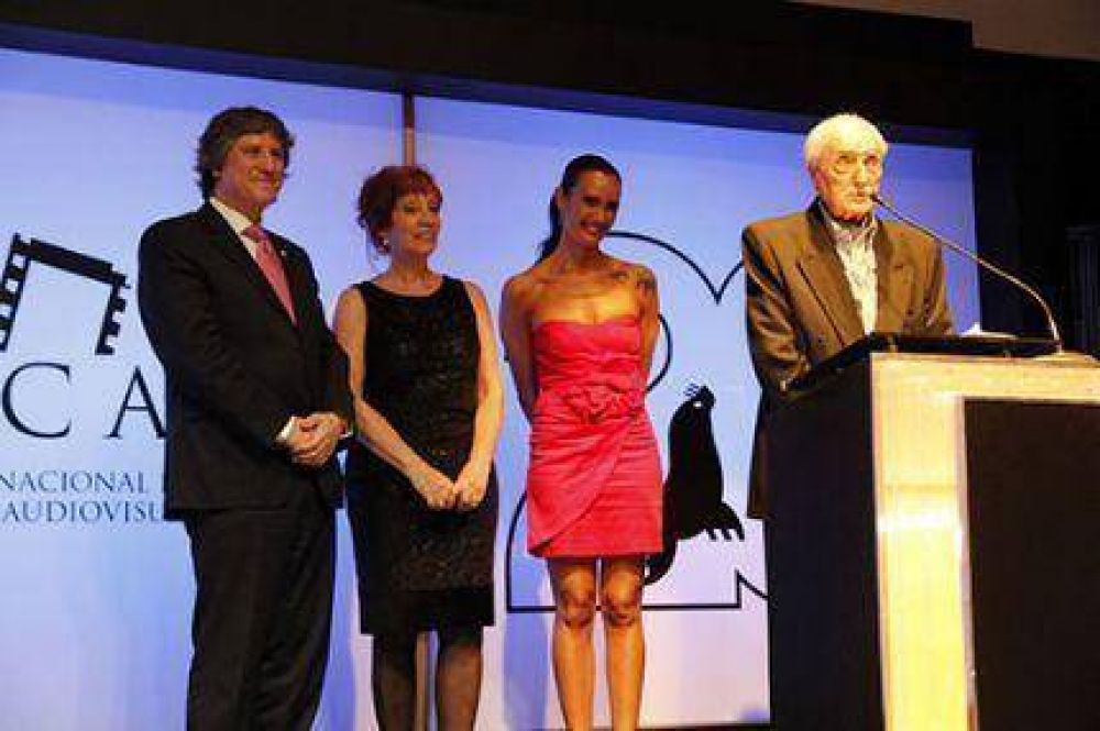 Boudou entreg� el Astor de Oro al film �La jaula de oro�