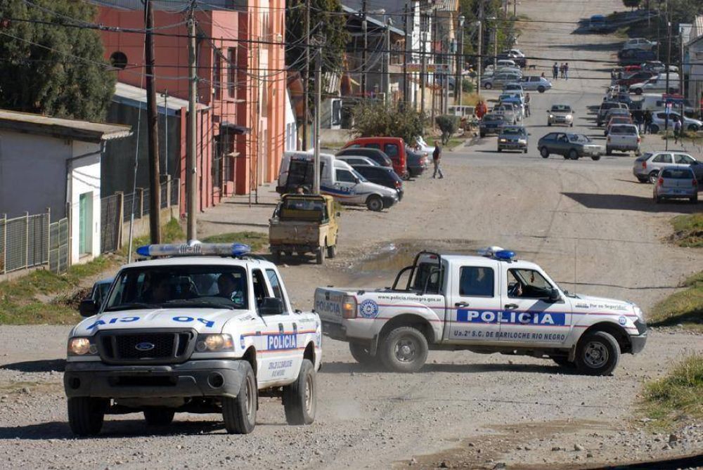 Detenido tras ocultarse en la cucha del perro
