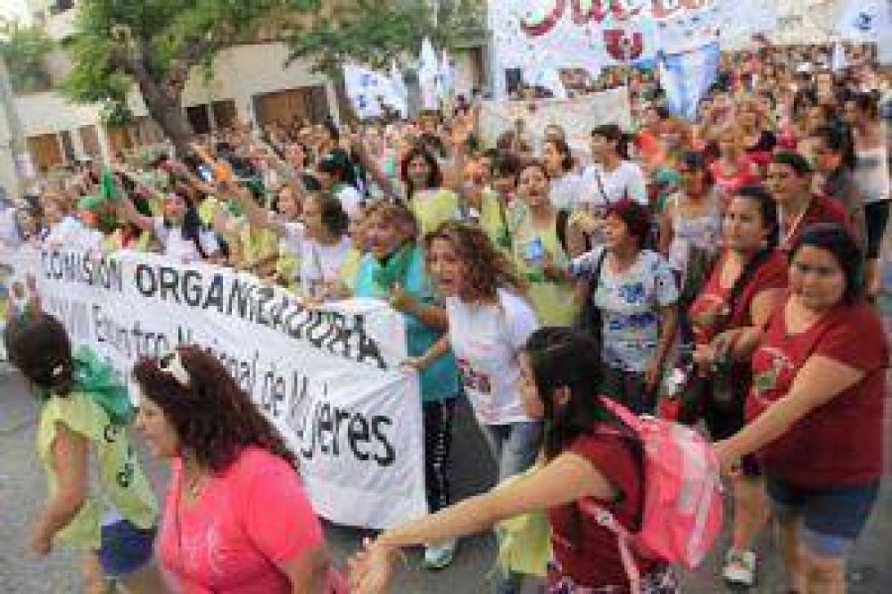 Multitudinaria marcha de mujeres en el centro sanjuanino