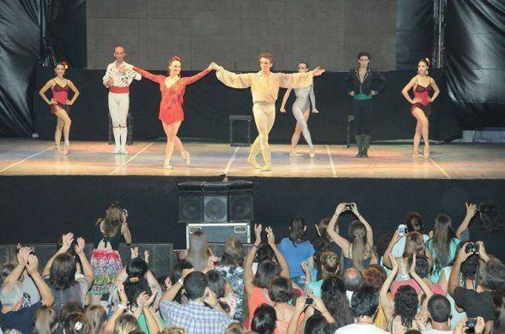 Unas 10 mil personas junto a I�aki Urlezaga y Maximiliano Guerra