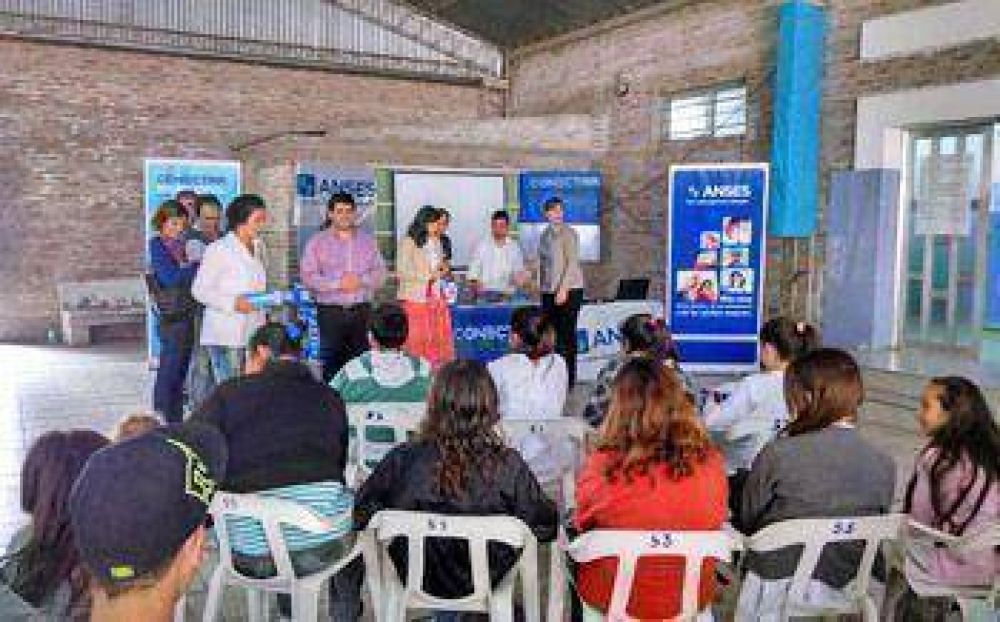 Conectar Igualdad: m�s de 300 computadoras fueron entregadas